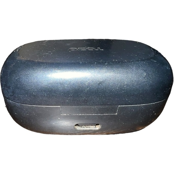 Bluetooth earbuds with charging case - Picture 3 of 3